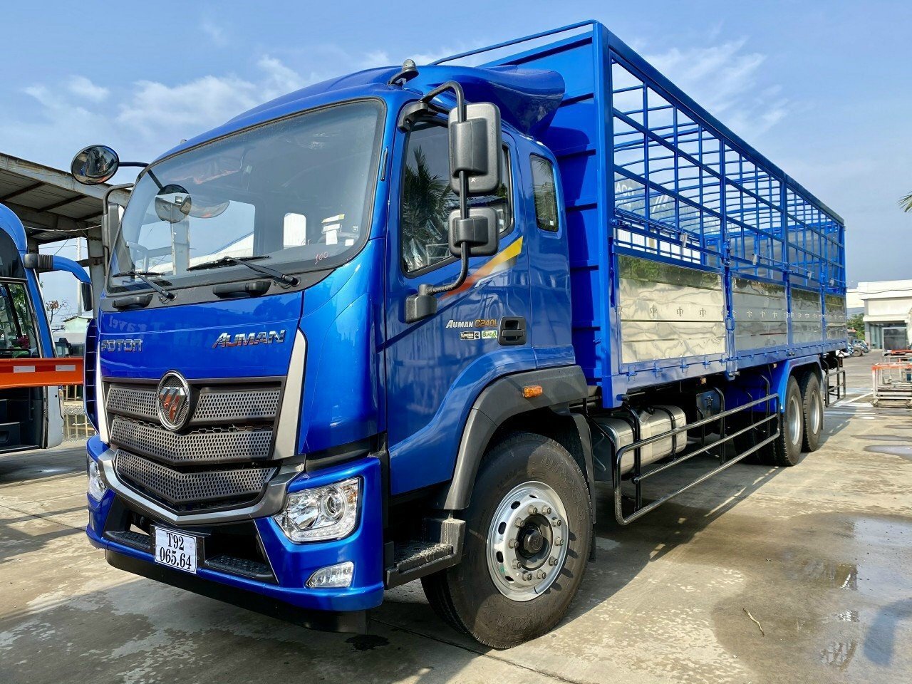AUMAN 8 TẤN