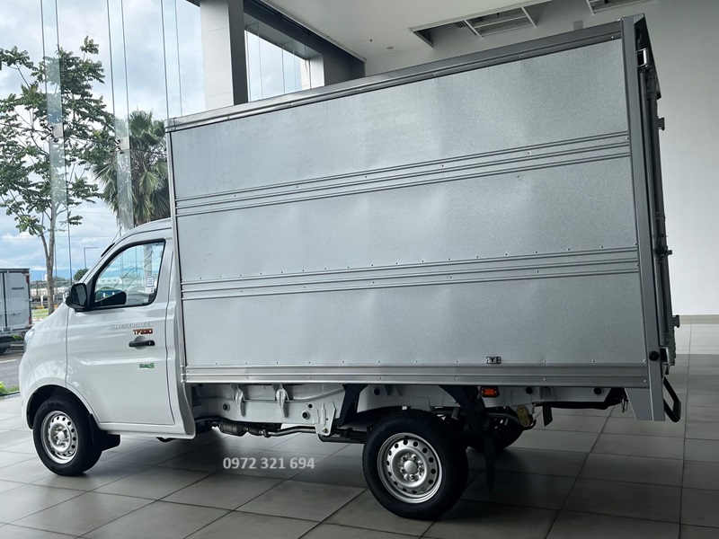 Thùng kín xe 9 tạ