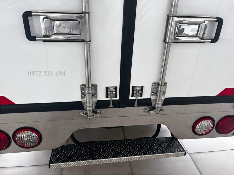 ỐP INOX BẢO VỆ THÙNG XE