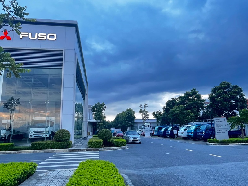SHOWROOM MITSUBISHI FUSO